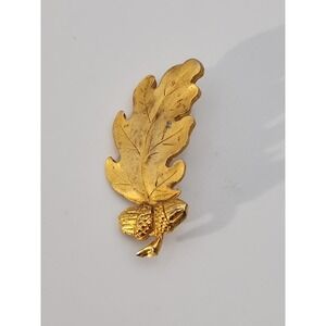 Vintage gold tone OAK‎ leaf w/ acorns Autumn Fall brooch pin